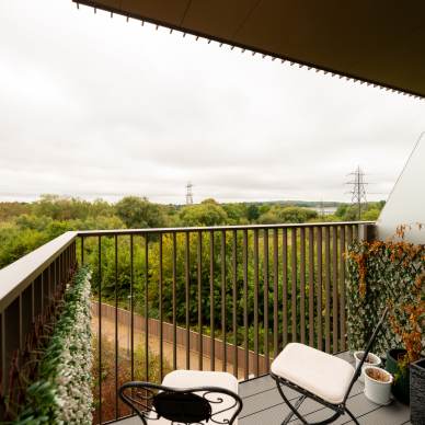 60-Heron-Place-Mayfield-Watford-balcony-2